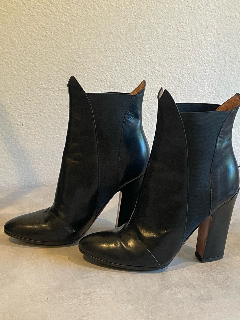 Alaia Black Leather Ankle Boots - size 5.5